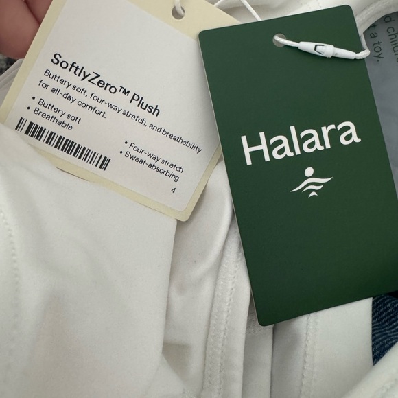 HALARA SoftlyZero Plush Padded V Neck Plain Tank Top Small NWT - Picture 2 of 7